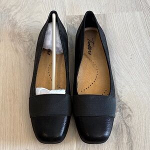 Trotters Black Textured Loafers